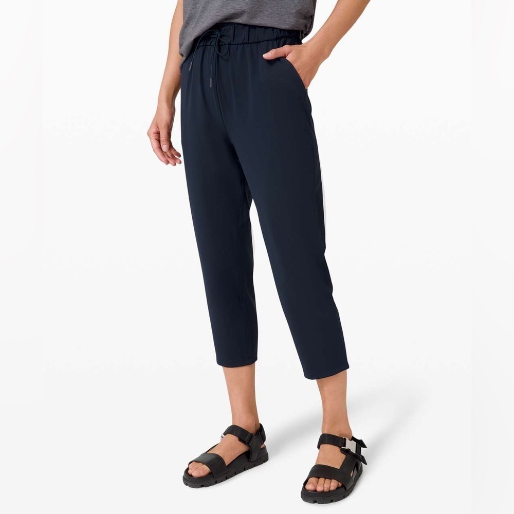 Lululemon Keep Moving Crop 23" - True Navy SZ 8